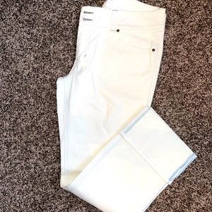 CAbi NWOT Stretchy Crop Jean